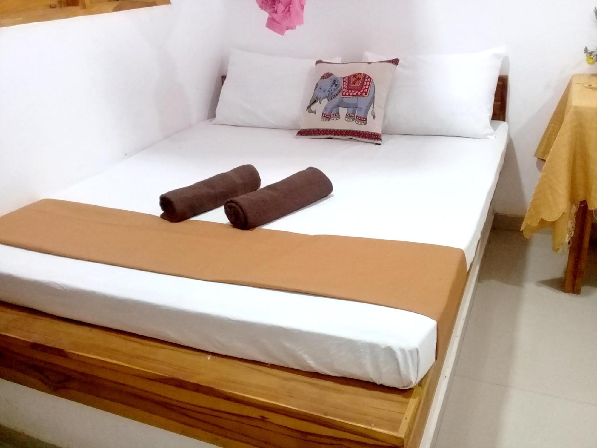 Bed and Breakfast River Side & Swimming Pool Udawalawe Exterior foto